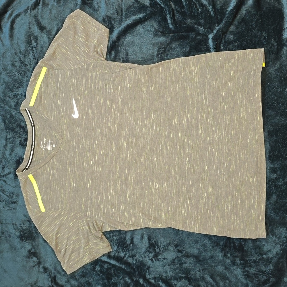 Men's Nike Dri-Fit Army Green Running T-Shirt with Zip Pocket